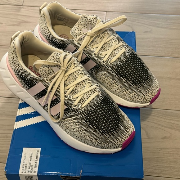 adidas Shoes - Adidas Swift Run 22W size 6.5